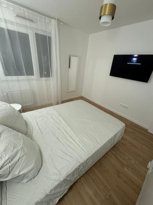 Apartment T4 De 87m2 A 5min De Paris *